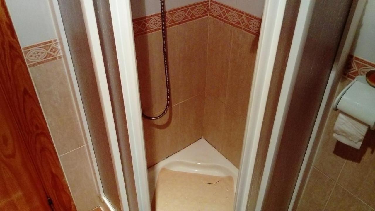 Chez Rose Et Patrick Apartment Policar Ngoại thất bức ảnh