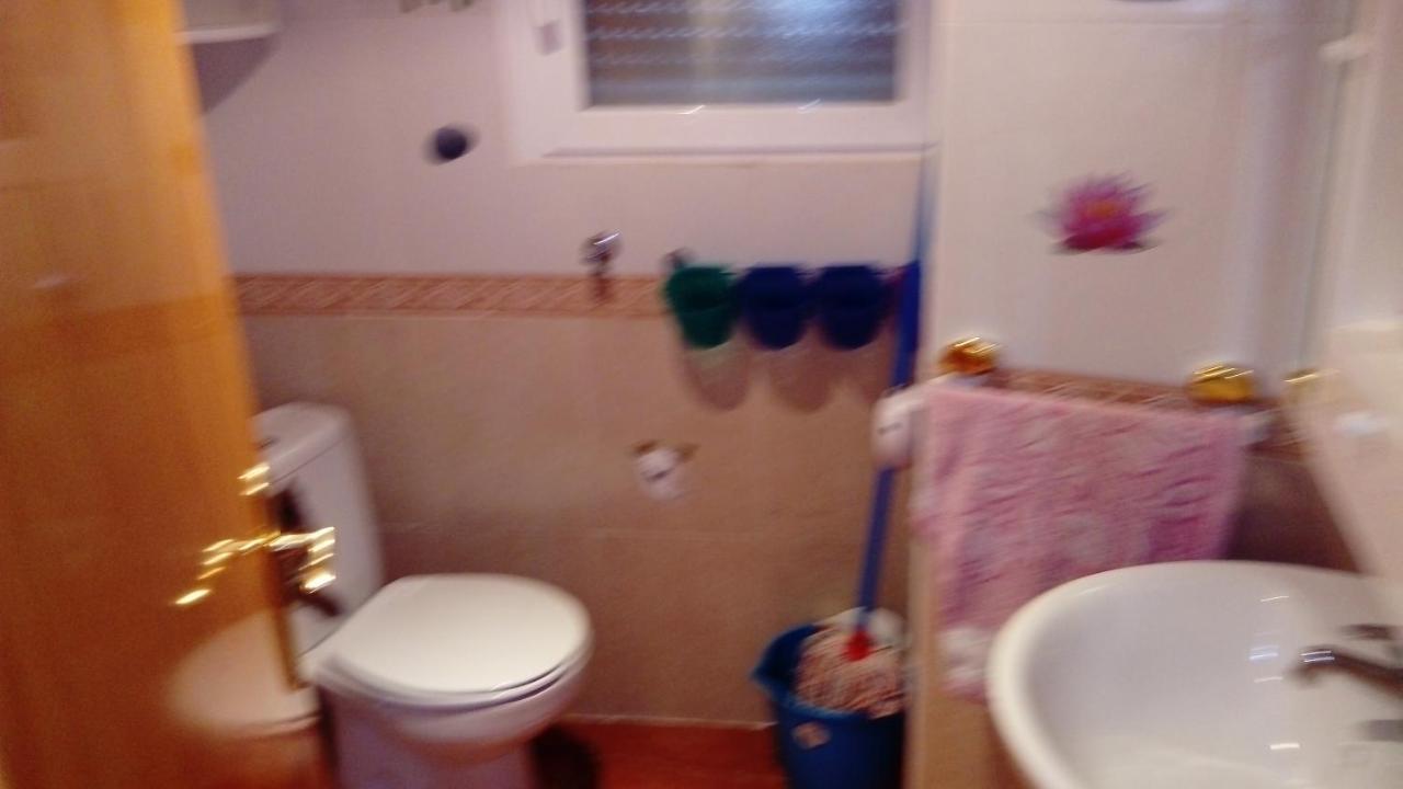 Chez Rose Et Patrick Apartment Policar Ngoại thất bức ảnh